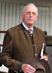 Feiert heute seinen 91. Geburtstag - Warendorfs Landstallmeister a.D., Dr. Gerd Lehmann. | © Hartwig