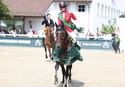 Jörne Spreher in der Siegerehrung des Großen Preis von Albführen | © Roger Müller