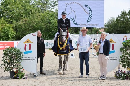 Birkhof’s Arezzo Man sichert sich den Titel des „Landeschampion der fünfjährigen Springpferde“. | © D. Matthaes