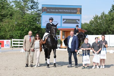 Strahlemann Elocin freut sich über seinen überlegenen Sieg. | © Doma