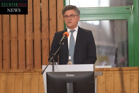 Auf der außerordentlichen Verbandsratssitzung wurde dem Geschäftsführer der FN, Soenke Lauterbach die Entlastung versagt. | © Bischoff