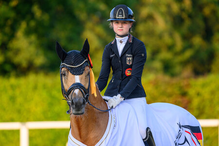 DSP Gründleinshof's Gipfelstürmer und Carolina Miesner führten die sechsjährigen Dressurponys an. | © Equitaris