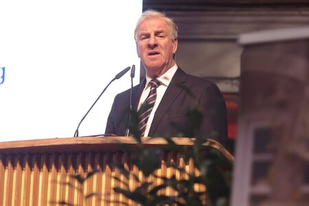 Ist von seinem Amt als erster Vorsitzender des Holsteiner Verbandes zurückgetreten - Ulrich Steuber | © Bischoff