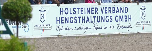 Manche Slogans altern schlecht... | © Bischoff