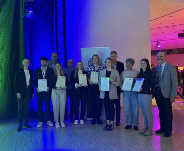 Die anwesenden Sieger und prämierten Studierenden der GWP-Förderpreise 2025 im Rahmen des Ausstellerabends der diesjährigen EQUITANA.