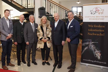 Der neue Stiftungsvorstand v.l. Franz-Georg Ottmann, Peter J.P. Krause, Peter Hofmann, Tanja Traupe, Prof. Martin Richenhagen, Prof. Dr. Dietrich Baumgart.  | © Bernhard Kreutzer