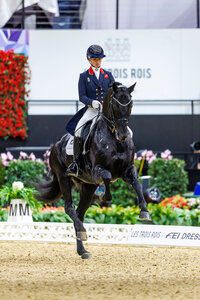Charlotte Fry und Glamourdale wurden ihrer Favoritenrolle beim Weltcup Finale in Basel gerecht und siegten im Grand Prix. | © Lafrentz