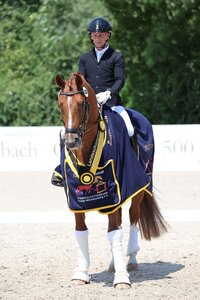 Nikolaus Kühn führte For Magic K zum Titel bei den Fünfjährigen. | © D. Matthaes