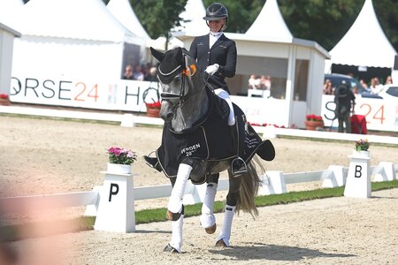 Die Freude war groß auf der Ehrenrunde, die von Proud James und Mette Sejbjerg Jensen angeführt wurde. | © Bischoff