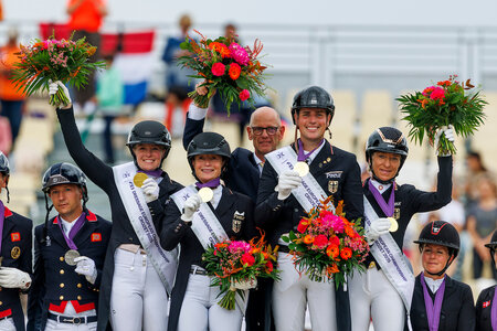 Isabell Werth, Ingrid Klimke, Katharina Hemmer und Frederic Wandres sichern sich bei den Europameisterschaften in Crozet Mannschafts-Gold. | © Lafrentz