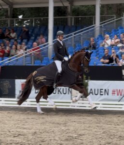 Lukas Fischer und Viva Vitalis begeisterten in Warendorf in der Finalqualifikation der sechsjährigen Dressurpferde. | © privat Lukas Fischer und Viva Vitalis begeisterten in Warendorf in der Finalqualifikation der sechsjährigen Dressurpferde. | © privat