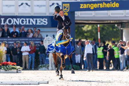 Max van de Poll und die braune KWPN-Stute Ortane siegten bei den Sechsjährigen. | © Lafrentz