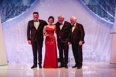 Andreas Kreuzer, Preisträgerin Judy Ann Melchior, Paul Schockemöhle und Ulli Kasselmann  | © SehrwieViel (frei)