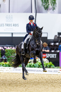 Charlotte Fry und Glamourdale siegen in der Weltcup-Kür von London. | © Lafrentz