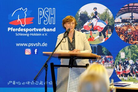 Einstimmig gewählt: Dr. Sabine Sütterlin-Waack ist die neue Vorsitzende des Pferdesportverbandes Schleswig-Holstein e.V. | © RathmannVerlag/Stefan Stuhr