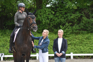 Segantini FRH und Dorothee Schneider mit Dr. Christine Feichtinger und Jessica Lynn Thomas  | © Hannoveraner Förderverein (frei)