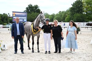 Die Gesamtsiegerstute der springbetonten Warmblutstuten: Carlotta One B | © Hubert Fischer