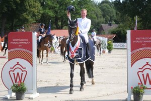 Mario Maintz ritt Conthalino SP zum Championats-Titel bei den Fünfjährigen. | © Hartwig (frei)