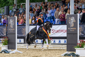 Der neue Bundeschampion Nice to meet you R unter der Baden-Württembergerin Michele Schulmerig | © Equitaris