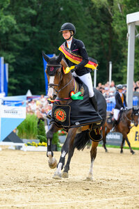 Sophie Hinners und ihr Bundeschampion Cadoc | © Equitaris