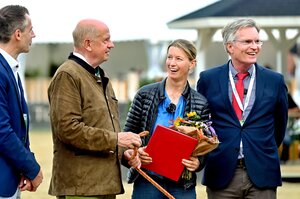 Sandra Auffarth zur Reitmeisterin ernannt | © Beelitz